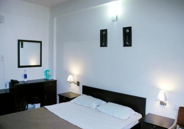 Maple Inn Budget Hotel บังกาลอร์ ห้อง รูปภาพ